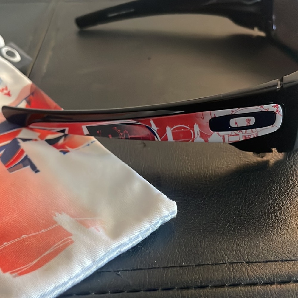 Oakley sunglasses - Picture 3 of 4